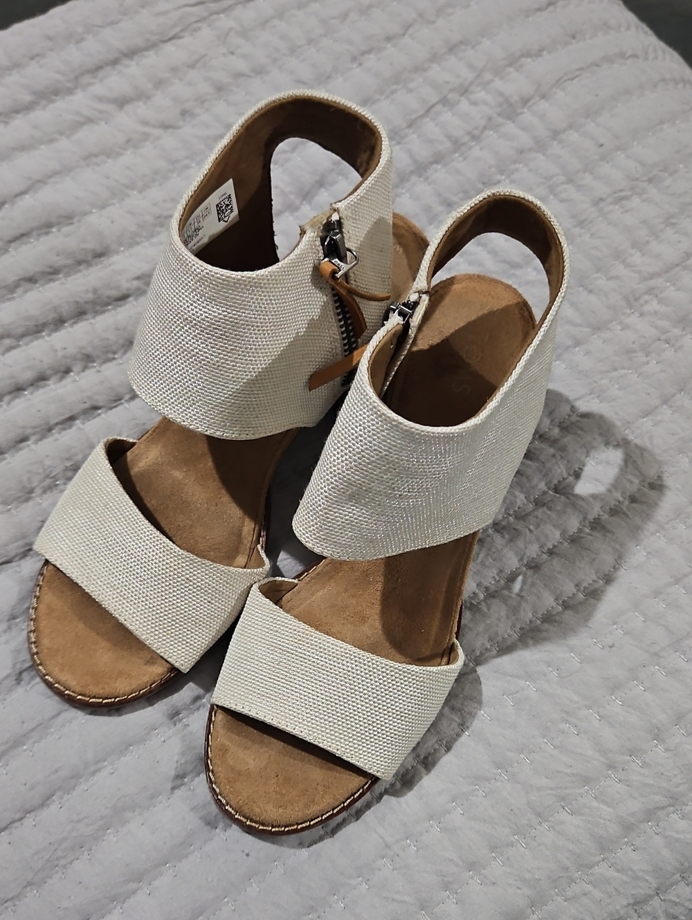 Toms Womens Cream Canvas Sandals with Side Zipper Sz 7.5